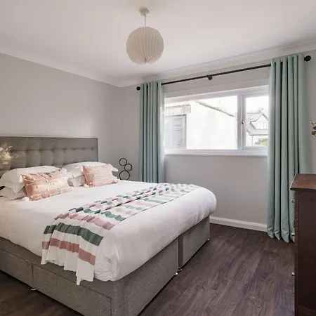 Yewbeck: Brand New, Garden Views * Windermere