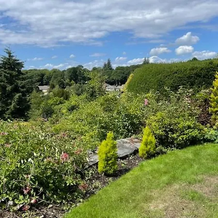 Villa Yewbeck: Brand New, Garden Views